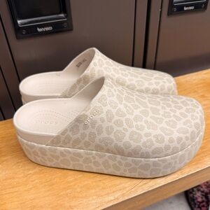 Crocs Dylan Platform Animal Clog Almond Tint / Leopard Women’s Size 9 W9 GUC